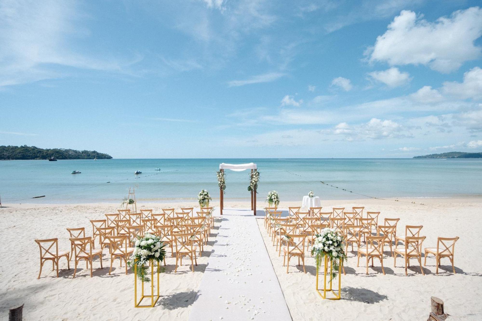 Arinara Beach Resort Phuket - Sha Extra Plus Банг Тао Бийч Екстериор снимка