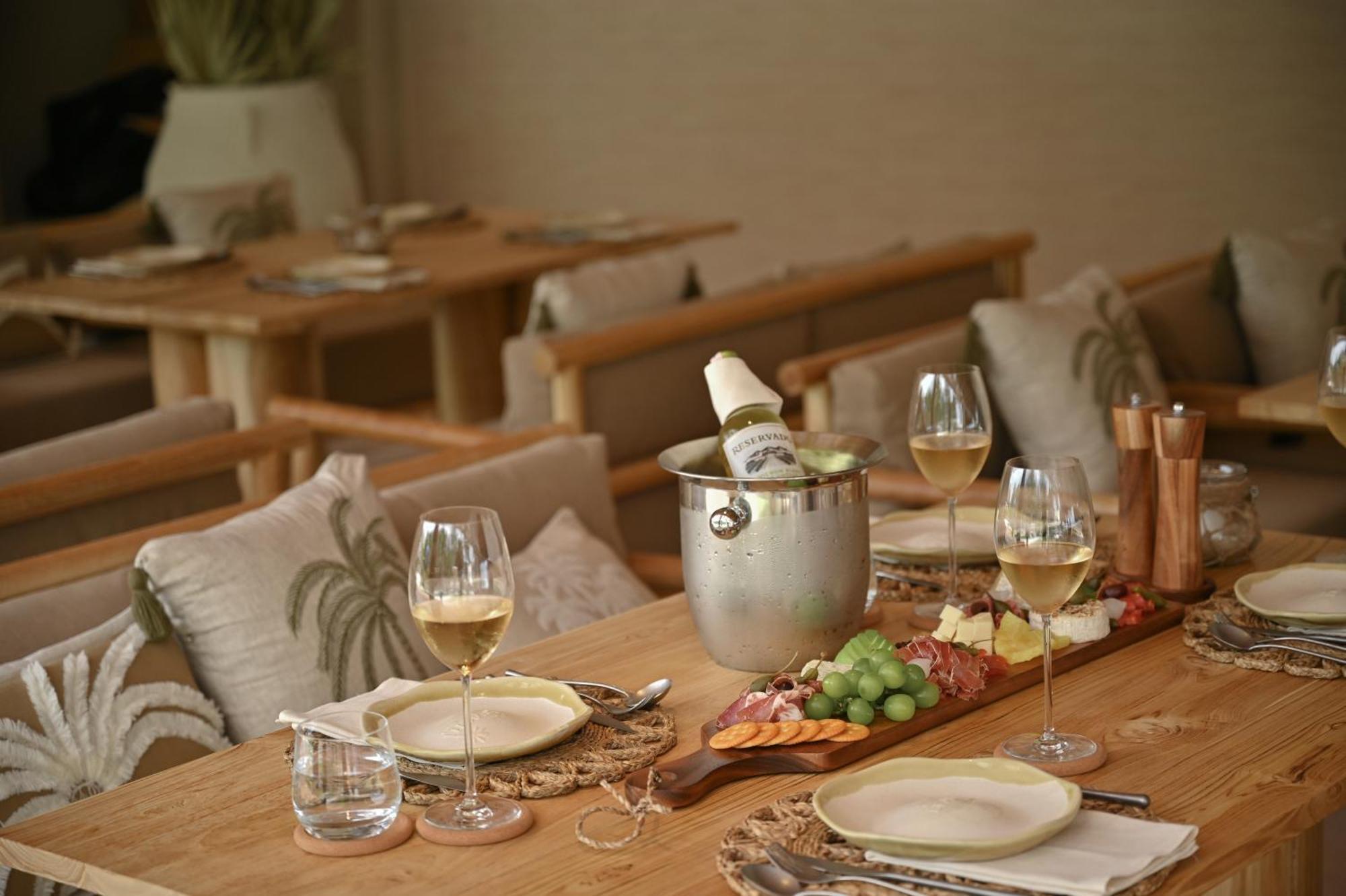 Arinara Beach Resort Phuket - Sha Extra Plus Банг Тао Бийч Екстериор снимка